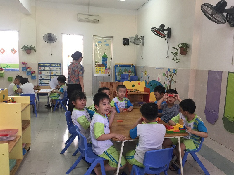 Phụ huynh rất yên tâm gửi trẻ tại trường MN 30-4 vào sáng 11/4 Phụ huynh rất yên tâm gửi trẻ tại trường MN 30-4 vào sáng 11/4