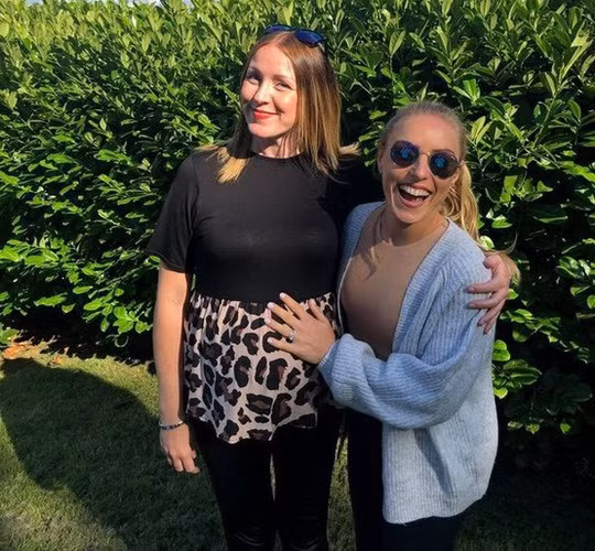 Đỡ đẻ cho bạn thân, vợ bật khóc khi đứa trẻ sinh ra giống hệt chồng mình - Ảnh 4.