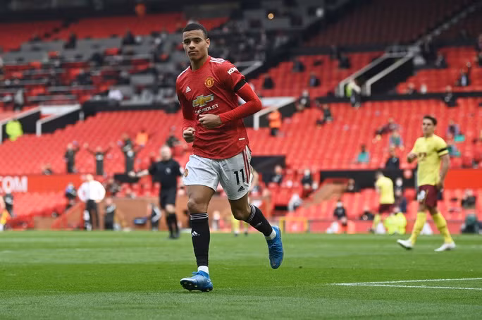 Vùi dập Burnley, Man United mơ soán ngôi Ngoại hạng của Man City - Ảnh 5.