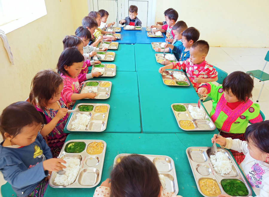 Bữa cơm tại điểm trường Ón, Trường Mầm non Tam Chung (Mường Lát). Ảnh: TG Bữa cơm tại điểm trường Ón, Trường Mầm non Tam Chung (Mường Lát). Ảnh: TG
