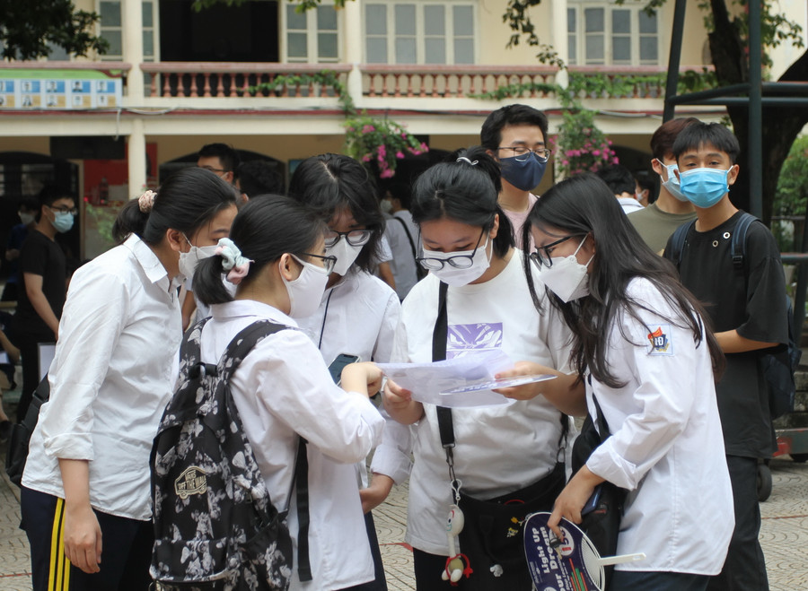 Thí sinh tại Trường THPT Việt Đức (quận Hoàn Kiếm, Hà Nội) trong Kỳ thi tốt nghiệp THPT năm 2022.