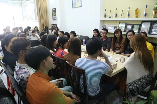 Người hâm mộ ba miền kéo đến nhà chúc Tết Mỹ Tâm