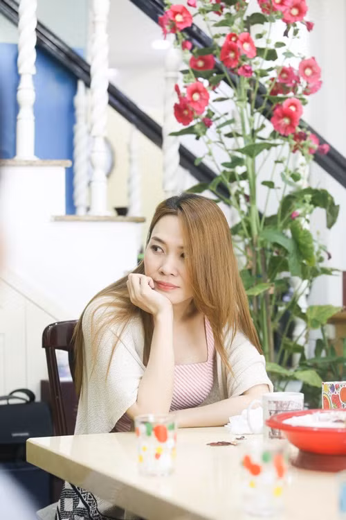 Người hâm mộ ba miền kéo đến nhà chúc Tết Mỹ Tâm ảnh 5 nguoi ham mo ba mien keo den nha chuc tet my tam - 5