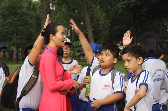 Học sinh hào hứng xung phong trả lời các câu hỏi