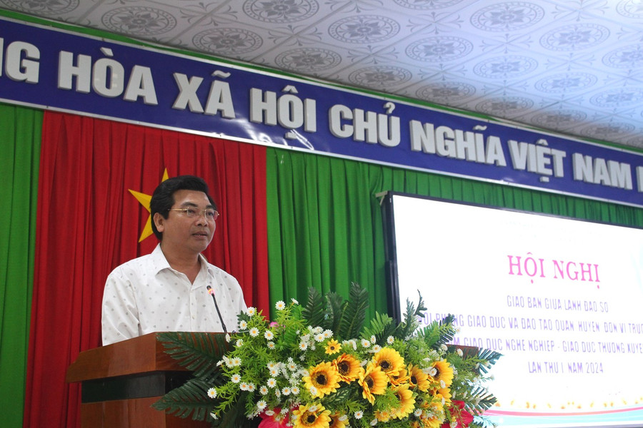 Ông Trần Thanh Bình, Giám đốc Sở GD&ĐT phát biểu tại Hội nghị.