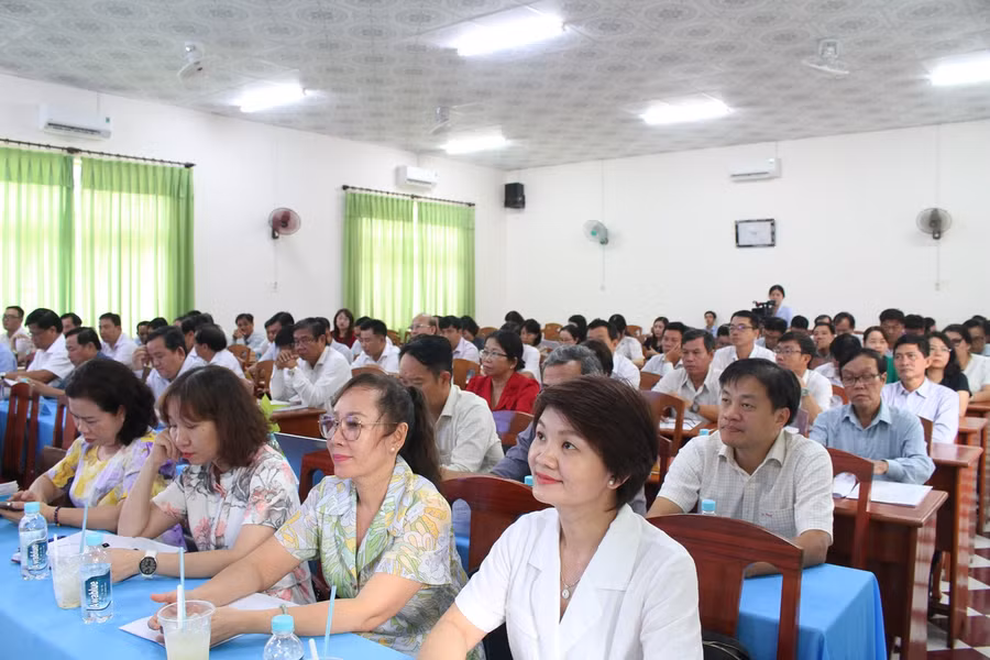 Đại biểu tham dự Hội nghị.