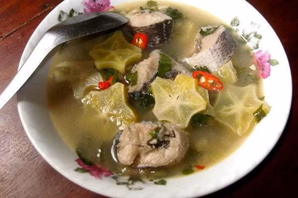 Bát canh cá nấu khế rất thanh mát. canh