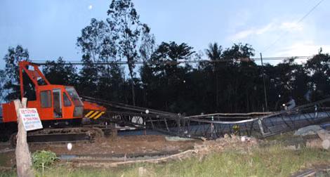 Sửa cần cầu, bị cần cẩu đè tử vong