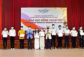 Trao học bổng Vallet cho 229 học sinh, sinh viên có thành tích xuất sắc.