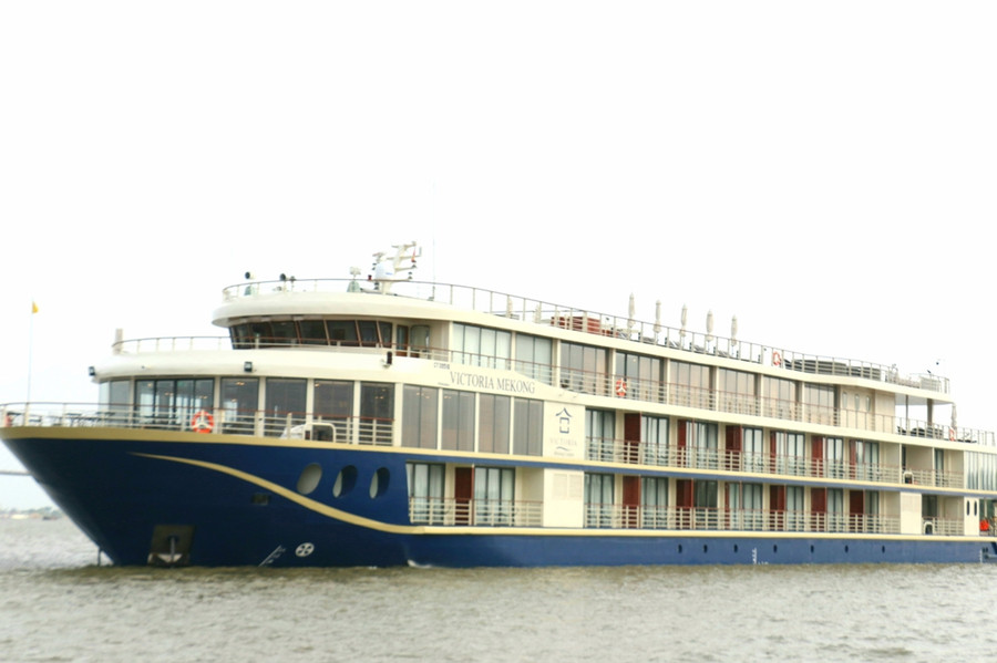 Cận cảnh du thuyền 4 tầng, chuẩn 4 sao, vốn đầu tư 6,5 triệu USD, phục vụ khách du lịch tuyến Cần Thơ - Phnom Penh.