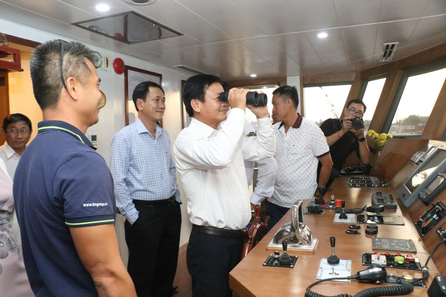 Khu vực buồng lái của du thuyền.