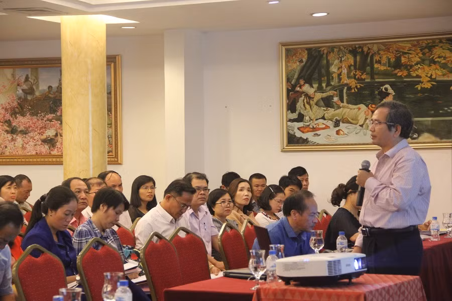 Đợt bồi dưỡng có sự tham gia của các báo cáo viên là thành viên trong hội đồng biên soạn chương trình giáo dục phổ thông mới, chủ biên môn Lịch sử, giáo sư Lịch sử đầu ngành