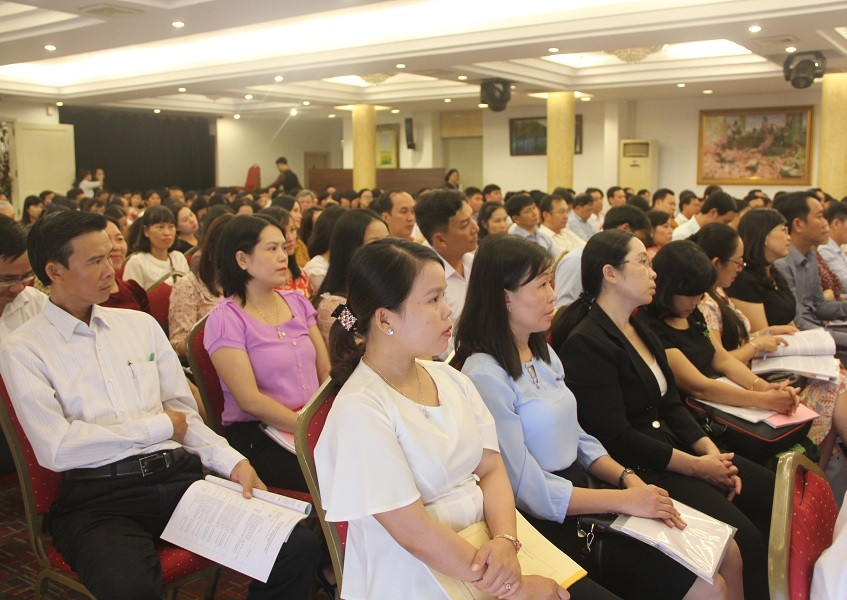 Giáo viên cốt cán, chuyên viên môn Lịch sử của các Sở, Phòng ở các địa phương phía Nam tham dự đợt bồi dưỡng