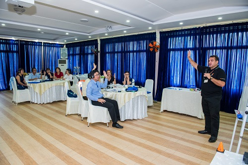 Chuyên gia Wayne Striplin - Quản lý Vận hành Quốc tế, Học viện Đào tạo nghề Strategix - tại một buổi hội thảo chuyên đề