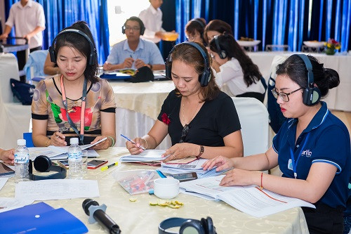 Các học viên làm việc nhóm tại Hội thảo