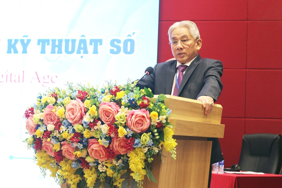 PGS.TS Lương Minh Cừ - Bí thư Đảng ủy, Hiệu trưởng Trường ĐH Cửu Long phát biểu tại Hội thảo.