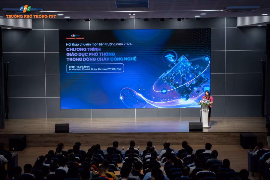 Bà Nguyễn Thị Uyên Thúy, Hiệu trưởng Trường Phổ thông FPT Cần Thơ phát biểu tại Hội thảo.