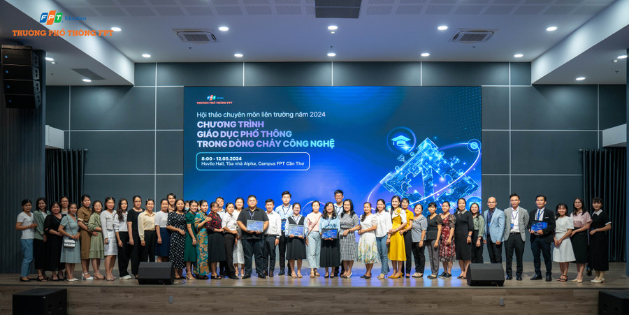 Đại biểu tham dự Hội thảo chuyên môn liên trường bàn về dòng chảy công nghệ trong Chương trình GDPT mới. Đại biểu tham dự Hội thảo chuyên môn liên trường bàn về dòng chảy công nghệ trong Chương trình GDPT mới.