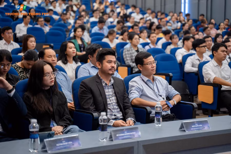 Các đại biểu tham dự Hội thảo.