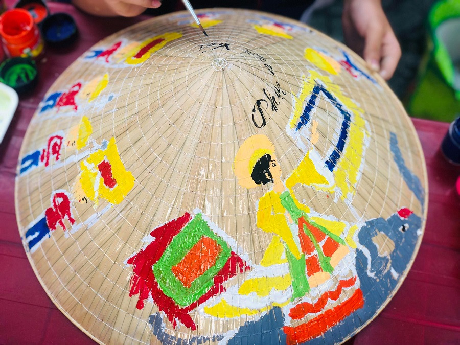 Chiếc nón đặc biệt của lớp 5/2