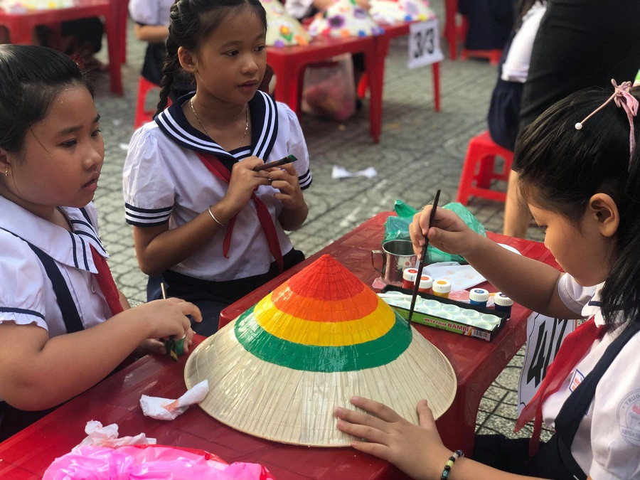 Mỗi lớp cử 3 học sinh tham gia