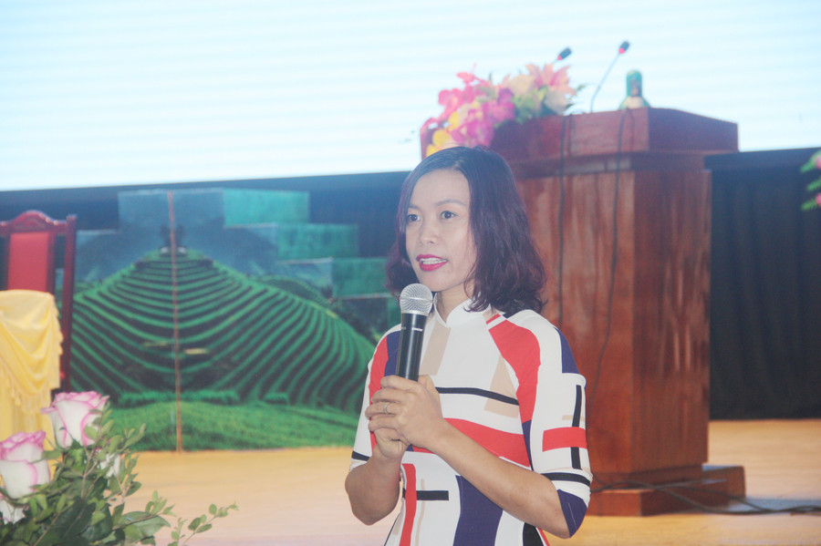 Bà Nguyễn Thị Hương, chuyên viên chính Phòng Chính sách NGCB (Cục Nhà giáo và CBQL giáo dục) báo cáo rà soát tiêu chuẩn chức danh nghề nghiệp giáo viên