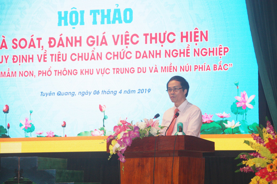 Ông Nguyễn Khải Hoàn - Phó Hiệu trưởng Trường ĐH Tân Trào phát biểu tại hội thảo