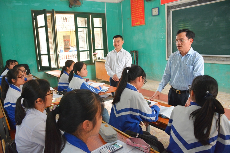 Cục trưởng Mai Văn Trinh lưu ý phát huy vai trò của giáo viên chủ nhiệm trong việc hỗ trợ cho học sinh đăng ký dự thi và ôn tập.
