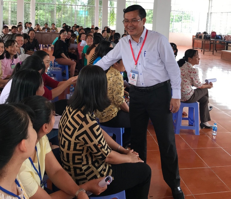 Thứ trưởng Bộ GD&ĐT Nguyễn Văn Phúc động viên cán bộ chấm thi tỉnh Bến Tre Thứ trưởng Bộ GD&ĐT Nguyễn Văn Phúc động viên cán bộ chấm thi tỉnh Bến Tre