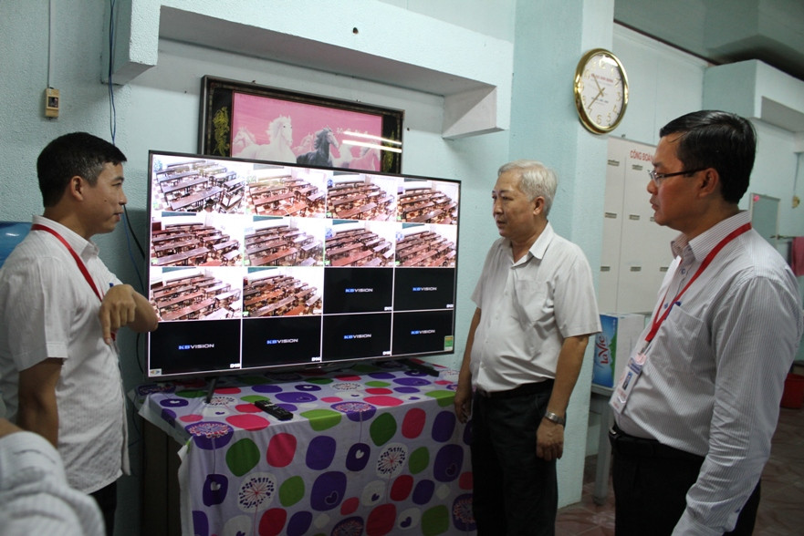 Kiểm tra khu vực camera