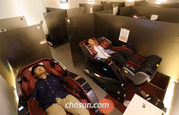 Dân công sở Hàn Quốc trả tiền để được... ngủ trưa thoải mái