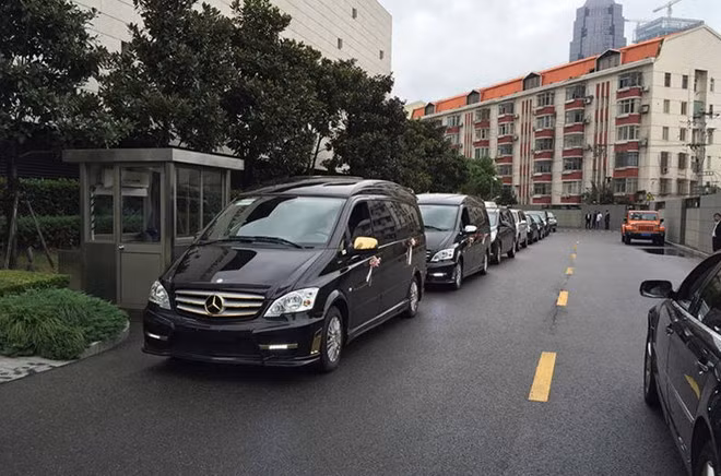 Huỳnh Hiểu Minh - Angelababy quỳ gối dâng trà trong đám cưới