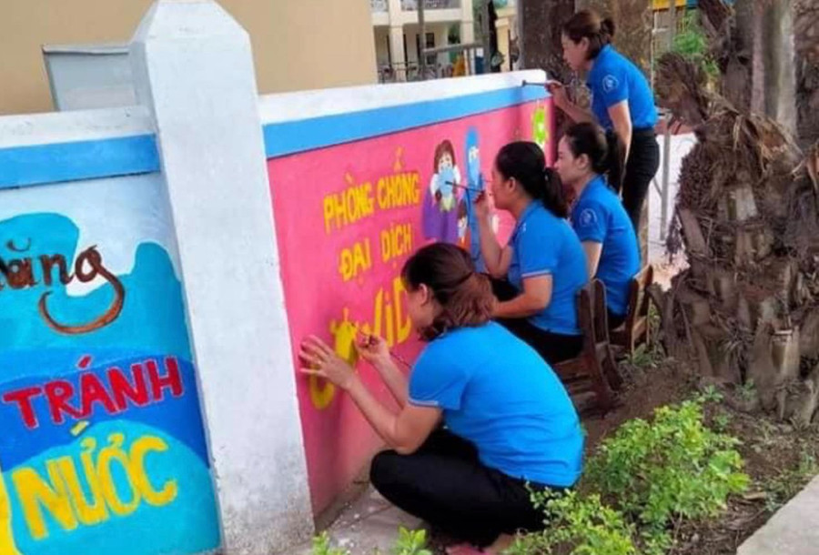 Cô Hà nhiều năm liền là thành viên tích cực trong công tác tuyên truyền phòng chống HIV/AIDS tại huyện Hương Sơn. Cô Hà nhiều năm liền là thành viên tích cực trong công tác tuyên truyền phòng chống HIV/AIDS tại huyện Hương Sơn.