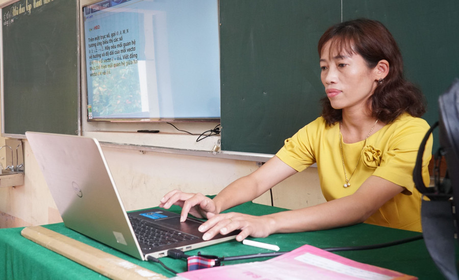 Cô Thái Thị Mai Hương là 1 trong 5 giáo viên của Nghệ An và là đại diện duy nhất của khối GDTX tỉnh đạt danh hiệu giáo viên tiêu biểu toàn quốc năm 2022.