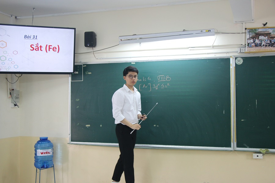 Đứng trên bục giảng để hiểu hơn về nghề giáo