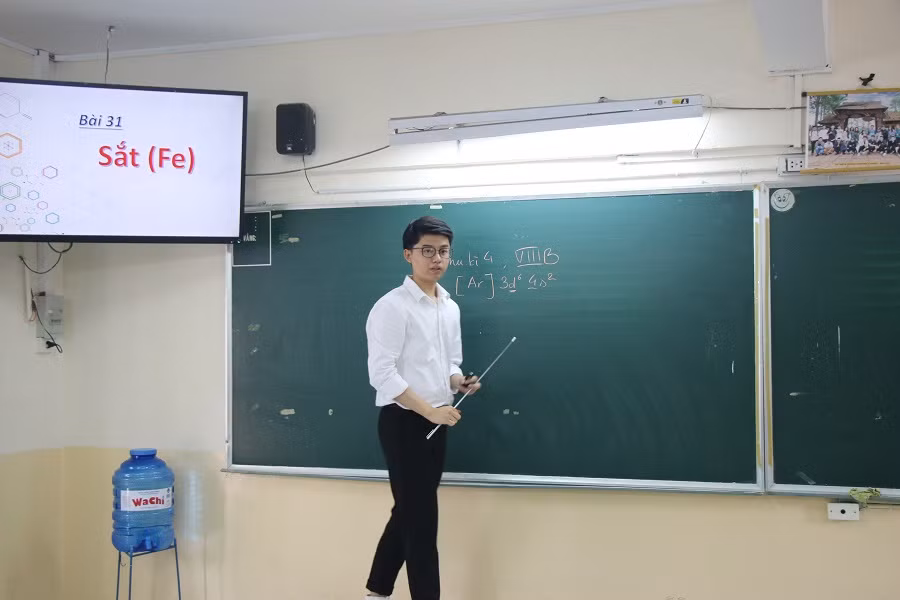 Đứng trên bục giảng để hiểu hơn về nghề giáo