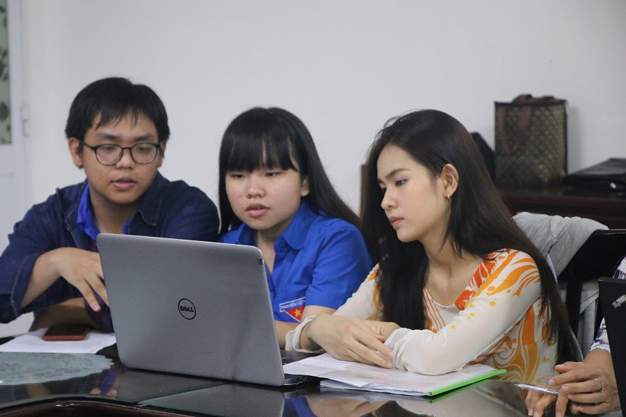 Trao đổi với bạn về giáo án trước tiết giảng