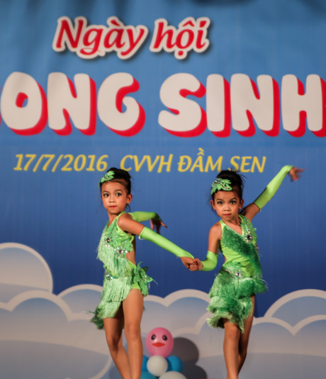 Hơn 70 cặp song sinh hội ngộ tại Sài Gòn - Ảnh 5 Hon 70 cap song sinh hoi ngo tai Sai Gon - Anh 5