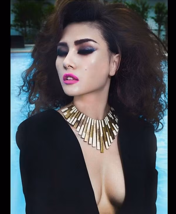 "Chết đứng" trước người đẹp Việt "thả rông" mặc vest ảnh 1