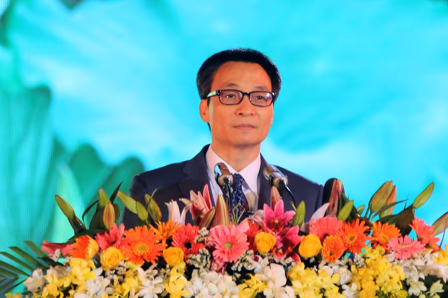 Phó Thủ tướng Vũ Đức Đam nhấn mạnh sự ghi danh Di sản Văn hóa của UNESSCO đối với "Thực hành Tín ngưỡng thờ Mẫu Tam phủ của người Việt" là niềm tự hào của Nam Định, của các địa phương đã cùng bảo tồn, phát huy di sản này. Ảnh: VGP/Đình Nam