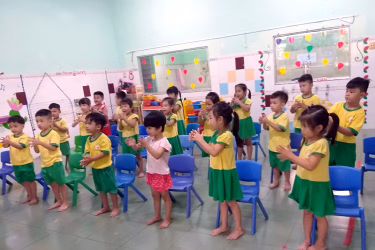 Trẻ Trường MN Hoa Thiên Lý (TP Thủ Dầu Một, Bình Dương) học 6 bước rửa tay phòng chống dịch. Ảnh: HA