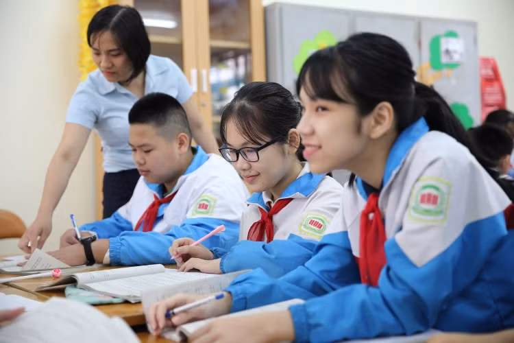 Việc dự giờ của giáo viên chủ nhiệm góp phần đánh giá toàn diện học sinh mình quản lý hơn. Ảnh: Đại Quang