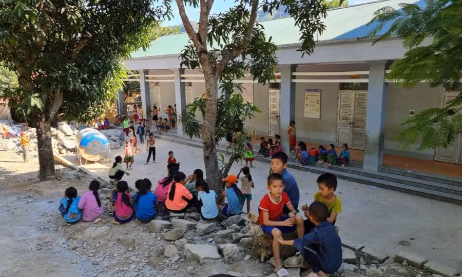 Trường PTDTBT Tiểu học xã Mậu Long (Yên Minh, Hà Giang) đã dồn được 80% học sinh lớp 3 về trường chính. Ảnh: NTCC