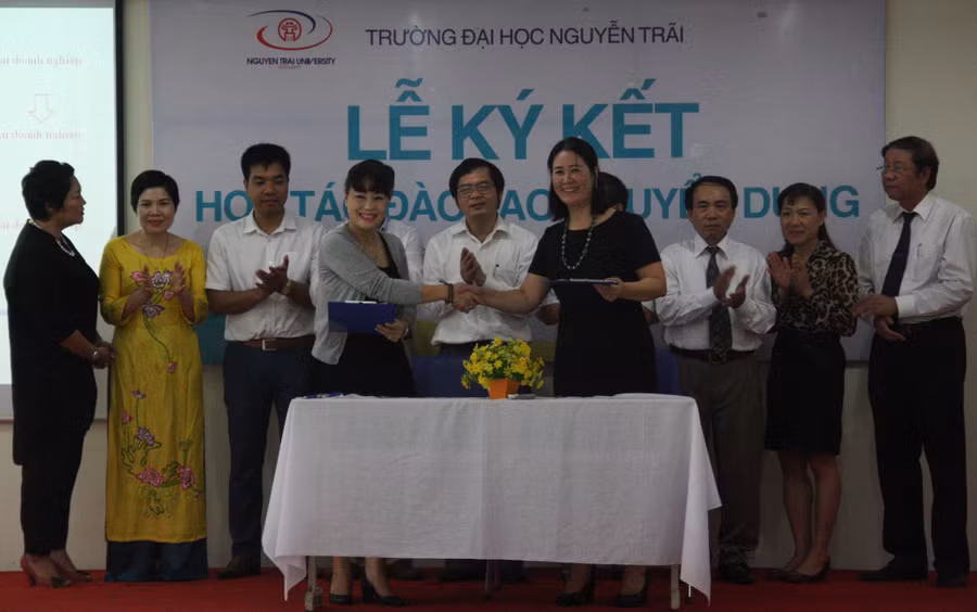 Lễ ký kết thỏa thuận hợp tác đào tạo và tuyển dụng của Trường ĐH Nguyễn Trãi với doanh nghiệp