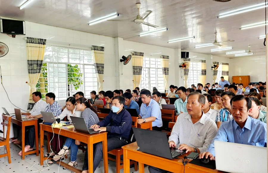 An Giang tập huấn nâng cao chuyên môn cho giáo viên dạy Tin học cấp tiểu học.