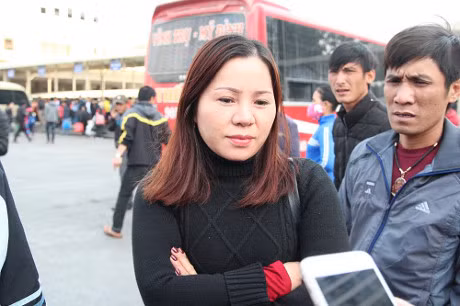 Ben xe My Dinh “vo tran”, hang nghin nguoi khong tim duoc duong ve que Tet duong lich - Anh 2