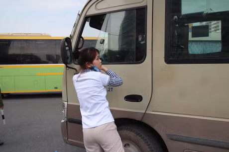 Ben xe My Dinh “vo tran”, hang nghin nguoi khong tim duoc duong ve que Tet duong lich - Anh 9