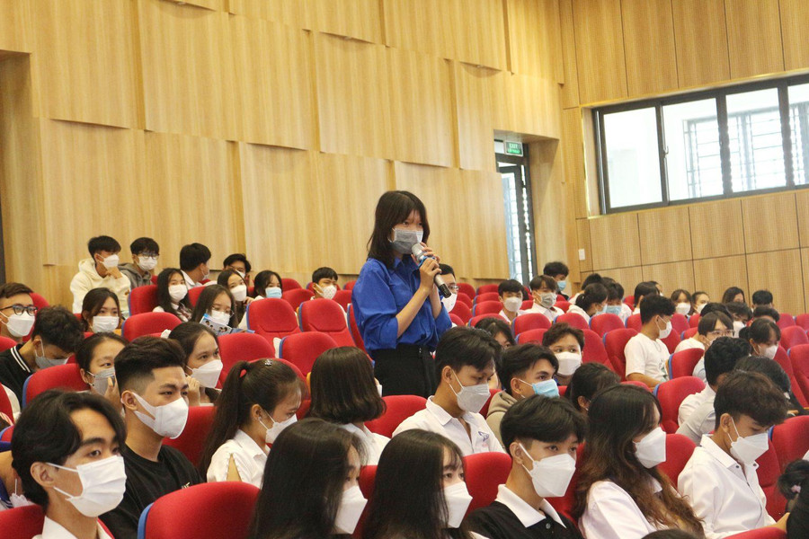 HS Vĩnh Long tham gia Chương trình tư vấn hướng nghiệp năm 2022. HS Vĩnh Long tham gia Chương trình tư vấn hướng nghiệp năm 2022.