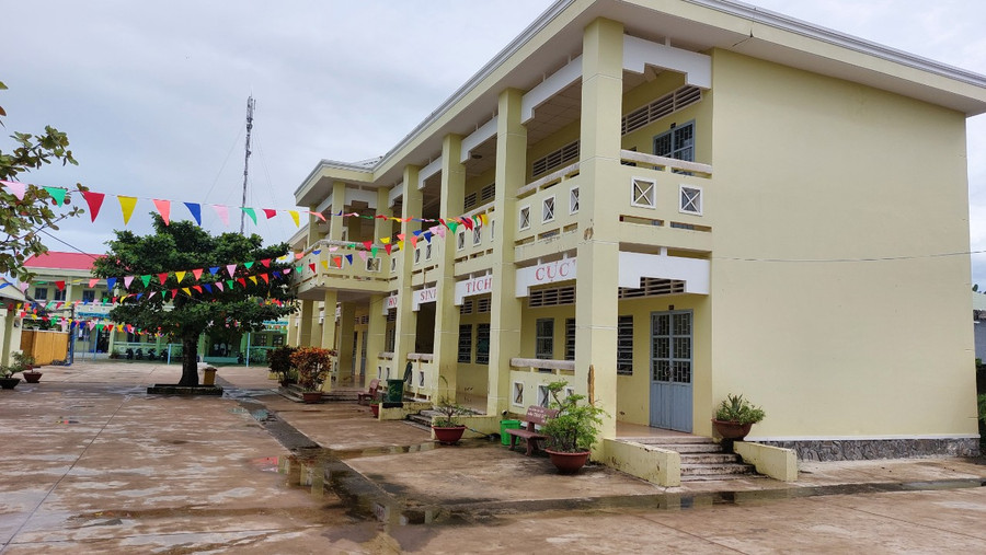 Trường lớp khang trang chuẩn bị cho lễ khai giảng sáng 5/9.