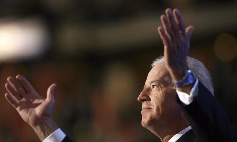 Thượng nghị sĩ Joe Biden đến phát biểu tại Hội nghị Quốc gia Dân chủ 2008 tại Denver, Colorado ngày 27 tháng 8 năm 2008. REUTERS/Damir Sagolj.